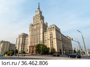 Высотное здание на площади  Красных Ворот. Москва (2018 год). Редакционное фото, фотограф Александр Щепин / Фотобанк Лори
