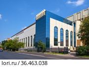 One of the modern buildings of the electric equipment manufacturing plant, Electrozavod multifunctional holding company in Moscow: Moscow, Russia - August 09, 2021. Редакционное фото, фотограф Алексей Голованов / Фотобанк Лори