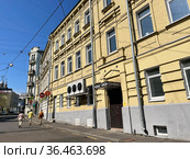 Москва, дом 5 строение 1 в Лялином переулке. Ранее жилой дом с торговыми помещениями (1895, архитектор Алексей Щеглов). (2021 год). Редакционное фото, фотограф Овчинникова Ирина / Фотобанк Лори