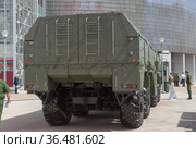 Российский оперативно-тактический ракетный комплекс (ОТРК) "Искандер" (9К720, SS-26 «Stone») в парке "Патриот", Международный военно-технический форум "Армия-2019", вид сзади. Редакционное фото, фотограф Малышев Андрей / Фотобанк Лори