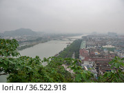 Guilin city view from Fubo mountain (2010 год). Редакционное фото, фотограф Александр Карпенко / Фотобанк Лори