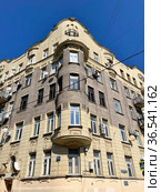 Москва, переулок Гусятников, 3/1 строение 1. Бывший доходный дом С. Ф. и А. А. Плещеевых. 1910 год постройки, архитектор Б. М. Нилус (2021 год). Редакционное фото, фотограф Овчинникова Ирина / Фотобанк Лори