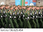 Военнослужащие 2-й Гвардейской мотострелковой Таманской дивизии во время генеральной репетиции парада на Красной площади Москвы в честь Дня Победы (2021 год). Редакционное фото, фотограф Free Wind / Фотобанк Лори