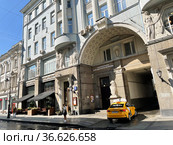 Москва, улица Мясницкая, дом 15. Бывший доходный дом И. Е. Кузнецова (2021 год). Редакционное фото, фотограф Овчинникова Ирина / Фотобанк Лори