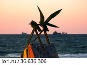 Two seagulls - urban sculpture on the beach (2021 год). Редакционное фото, фотограф Irina Opachevsky / Фотобанк Лори
