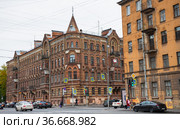 Дом Шульца - Дом А. О. Мейер. Осенний день. Улица Марата, дом 66. Санкт-Петербург. Россия (2021 год). Редакционное фото, фотограф E. O. / Фотобанк Лори