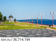 Набережная Онежского озера. Петрозаводск. Республика Карелия (2021 год). Редакционное фото, фотограф Сергей Афанасьев / Фотобанк Лори