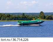 Метеор (Комета-17) на Онежском озере у острова Кижи. Республика Карелия (2021 год). Редакционное фото, фотограф Сергей Афанасьев / Фотобанк Лори