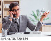 Angry helpdesk operator in the office. Стоковое фото, фотограф Elnur / Фотобанк Лори