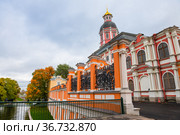 Вид на Благовещенскую церковь Александро-Невской лавры. Набережная реки Монастырки. Санкт-Петербург (2021 год). Редакционное фото, фотограф E. O. / Фотобанк Лори