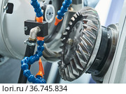 Spiral gear milling machine work. CNC grinding machine in metalwork industry. Стоковое фото, фотограф Дмитрий Калиновский / Фотобанк Лори