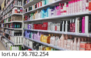 Various of haircare cosmetics and wigs for sale on shelves of specialty cosmetic shop (2020 год). Редакционное видео, видеограф Яков Филимонов / Фотобанк Лори