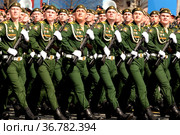 Курсанты военной академии радиационной, химической и биологической защиты имени Маршала Советского Союза С.К.Тимошенко во время генеральной репетиции парада на Красной площади Москвы в честь Дня Победы (2021 год). Редакционное фото, фотограф Free Wind / Фотобанк Лори