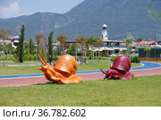 FETHIYE, TURKEY - Sehit Fethi Bey Parki, Snail sculptures (2019 год). Редакционное фото, фотограф Natalia Sidorova / Фотобанк Лори