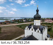 Top view of the domes and crosses of  Cathedral of the Assumption of the Most Holy Theotokos in the Assumption Sviyazhsky Monastery, Russia (2021 год). Стоковое фото, фотограф Сергей Фролов / Фотобанк Лори