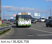 Автобус "ТК Садовод". Щелковское шоссе. Город Москва (2011 год). Редакционное фото, фотограф lana1501 / Фотобанк Лори