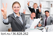 Businesswoman and team delighted with achievements. Стоковое фото, фотограф Яков Филимонов / Фотобанк Лори