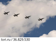 Модернизированные фронтовые бомбардировщики с крылом изменяемой стреловидности Су-24М в небе над Красной площадью Москвы во время генеральной репетиции воздушного парада Победы (2021 год). Редакционное фото, фотограф Free Wind / Фотобанк Лори