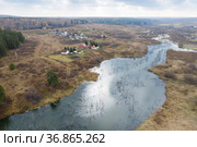 Aerial view of the winding river and farm near the village of Karpysak in Siberia in autumn (2021 год). Стоковое фото, фотограф Сергей Фролов / Фотобанк Лори