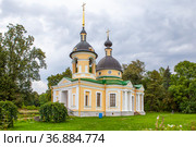 Храм святой Живоначальной Троицы. Вид с юго-западной стороны. Село Гостилицы. Ломоносовский район. Ленинградская область (2021 год). Стоковое фото, фотограф Сергей Афанасьев / Фотобанк Лори