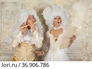 Fun couple in white wigs and Baroque style clothes. Стоковое фото, фотограф Алексей Кузнецов / Фотобанк Лори