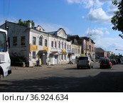 Одно-двухэтажные старые дома. Улица Кирова, 17а, 17, 15. Город Кимры. Тверская область (2011 год). Редакционное фото, фотограф lana1501 / Фотобанк Лори