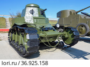 Первый советский танк Т-18 крупным планом солнечным днем. Экспозиции парка Патриот. Каменск-Шахтинский (2021 год). Редакционное фото, фотограф Виктор Карасев / Фотобанк Лори