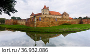 Castle on the lake is landmark of Fagaras. Стоковое фото, фотограф Яков Филимонов / Фотобанк Лори