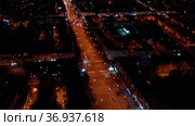 Aerial view of the night city in winter. Movement of cars on lighted streets and intersections. Стоковое видео, видеограф Евгений Ткачёв / Фотобанк Лори