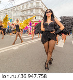 Russia, Samara, July 2019: processions of beautiful dressed up girls on Kuibyshev street at the carnival dedicated to the World Cup. Редакционное фото, фотограф Акиньшин Владимир / Фотобанк Лори