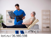Old male patient visting young male doctor radilogist. Стоковое фото, фотограф Elnur / Фотобанк Лори
