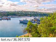 Sevastopol, ships in Yuzhnaya Bay. Стоковое фото, фотограф Владимир Ушаров / Фотобанк Лори