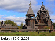 Двадцатипятиглавая церковь Покрова Пресвятой Богородицы в парковом комплексе "Усадьба Богословка" (2021 год). Редакционное фото, фотограф Роман Рожков / Фотобанк Лори
