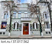 Национальный музей Республики Башкортостан осенью. Город Уфа, улица ​​Советская, 14 (2021 год). Редакционное фото, фотограф Овчинникова Ирина / Фотобанк Лори