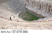 View of the Pamukkale Amphitheater, the ruined city of Hierapolis, Turkey. Стоковое видео, видеограф Яков Филимонов / Фотобанк Лори