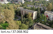 Aerial view of Moscow, residential area Cheryomushki, Russia. (2021 год). Стоковое видео, видеограф Владимир Журавлев / Фотобанк Лори