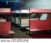 Нары в главном зале для укрываемых, музей "Подземный Севастополь", Крым (2020 год). Стоковое фото, фотограф Вячеслав Палес / Фотобанк Лори