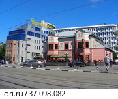Бизнес-центр «Олимпик Плаза 2» (2004 года постройки). Проспект Мира, 39, строение 2. Ресторан быстрого питания "Макдоналдс". Проспект Мира, 39а. Мещанский район. Город Москва (2012 год). Редакционное фото, фотограф lana1501 / Фотобанк Лори