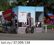 Пункт проката сигвеев на ВВЦ (ВДНХ). Останкинский район. Город Москва (2012 год). Редакционное фото, фотограф lana1501 / Фотобанк Лори