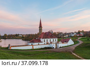 Россия. Гатчина. Вид на Приоратский замок (2021 год). Редакционное фото, фотограф Литвяк Игорь / Фотобанк Лори