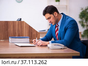 Young businessman employee working in the office. Стоковое фото, фотограф Elnur / Фотобанк Лори