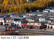 Moscow, Russia - Oct 5. 2021. garages and high-rise residential buildings in town of Andreevka (2000 год). Редакционное фото, фотограф Володина Ольга / Фотобанк Лори