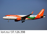 Airline EasyJet plane comes in for a landing in an aeroport El Prat city of Barcelona. Board number OE-IVT (2020 год). Редакционное фото, фотограф Яков Филимонов / Фотобанк Лори