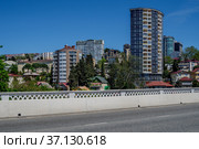 Сочи, городская застройка, вид с Верещагинского (Светлановского) моста (2021 год). Стоковое фото, фотограф glokaya_kuzdra / Фотобанк Лори
