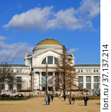 Famous National Museum of Natural History, natural history museum administered by Smithsonian Institution, on National Mall in Washington, D.C., United States (2012 год). Редакционное фото, фотограф Валерия Попова / Фотобанк Лори