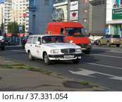 Автомобиль скорой медицинской помощи. Русаковская улица. Район Сокольники. Город Москва (2013 год). Редакционное фото, фотограф lana1501 / Фотобанк Лори