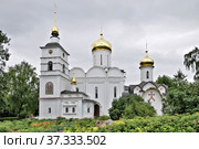 Борисоглебский монастырь. Город Дмитров, Московская область. Собор Бориса и Глеба и часовня в честь Святого Духа (2021 год). Стоковое фото, фотограф Илюхина Наталья / Фотобанк Лори