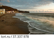 Черное море, осень у берега. Краснодарский край, Туапсинский район, Михайловская бухта. Вечер. (2021 год). Стоковое фото, фотограф Александр Циликин / Фотобанк Лори