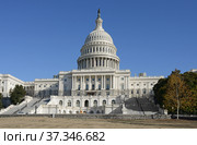 United States Capitol, meeting place of United States Congress and seat of legislative branch of U.S. federal government, in winter (2012 год). Стоковое фото, фотограф Валерия Попова / Фотобанк Лори