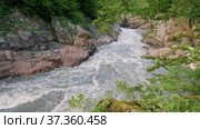Кавказские горы, Адыгея. Река Белая в Гранитном каньоне. The Caucasus Mountains, Adygeya. Belaya river in the Granite gorge. Стоковое видео, видеограф Евгений Романов / Фотобанк Лори
